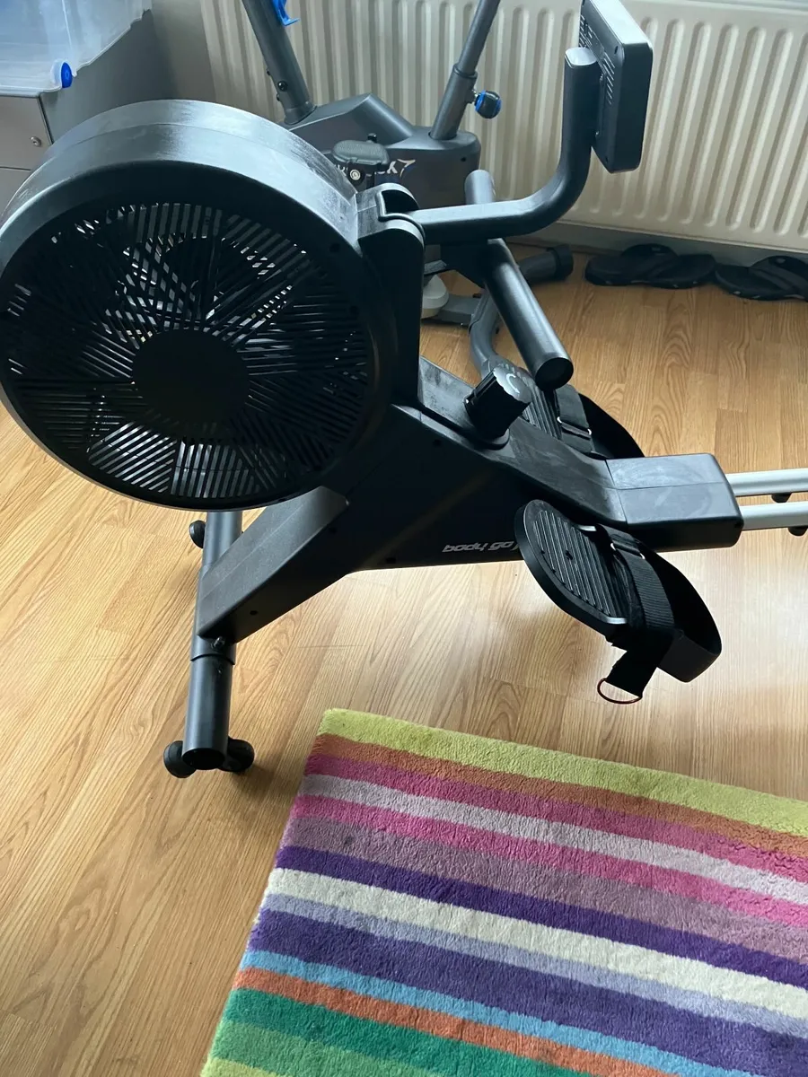 Rowing machine - Image 1