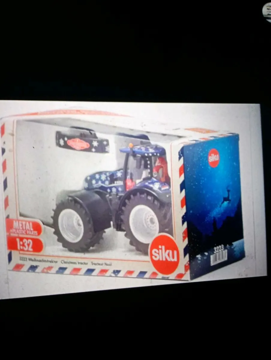 LIMITED EDITION SUKU CHRISTMAS NEW HOLLAND TRACTOR - Image 1