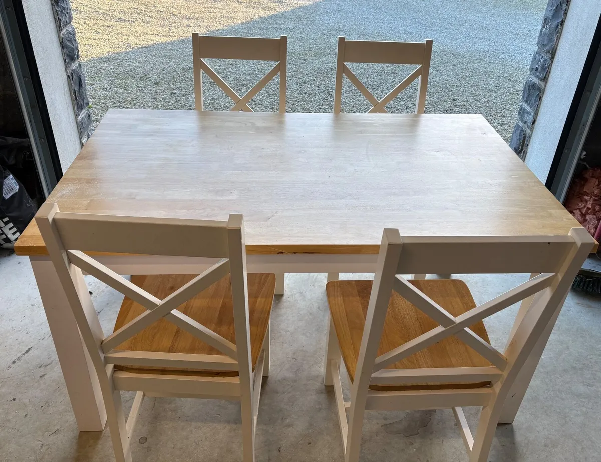 Kitchen table and chairs - Image 2