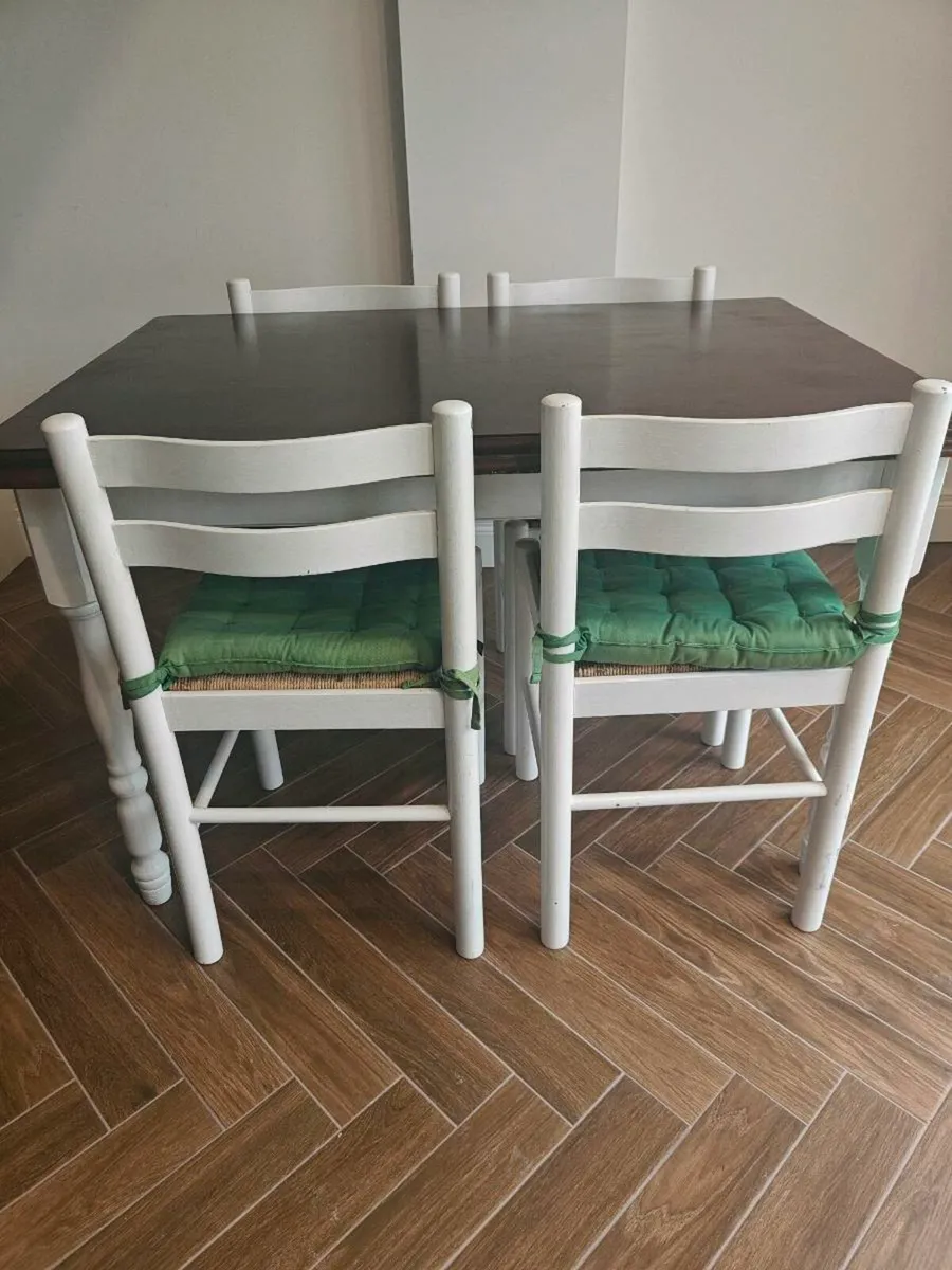 Solid wood table and 4 chairs - Image 2