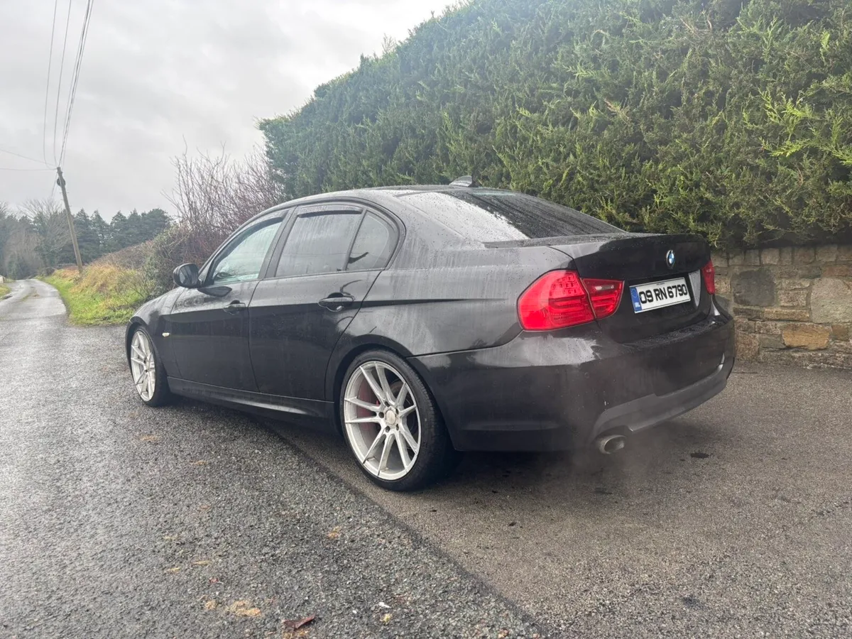 BMW 318d m sport manual - Image 2