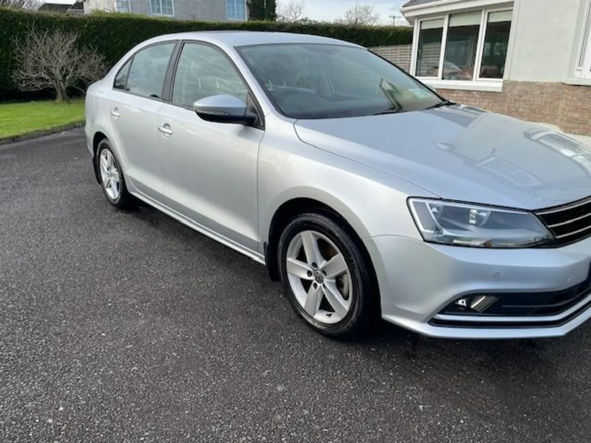 Volkswagen Jetta 2016 (extremely low mileage) - Image 2