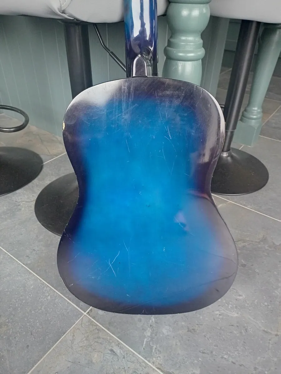 Guitar - Image 4