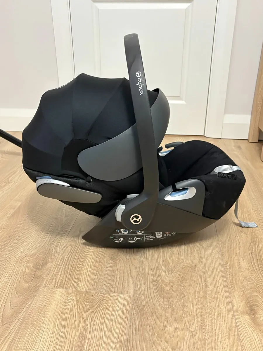 Cybex Cloud Z i-Size Group 0+ Baby Car Seat Black - Image 4