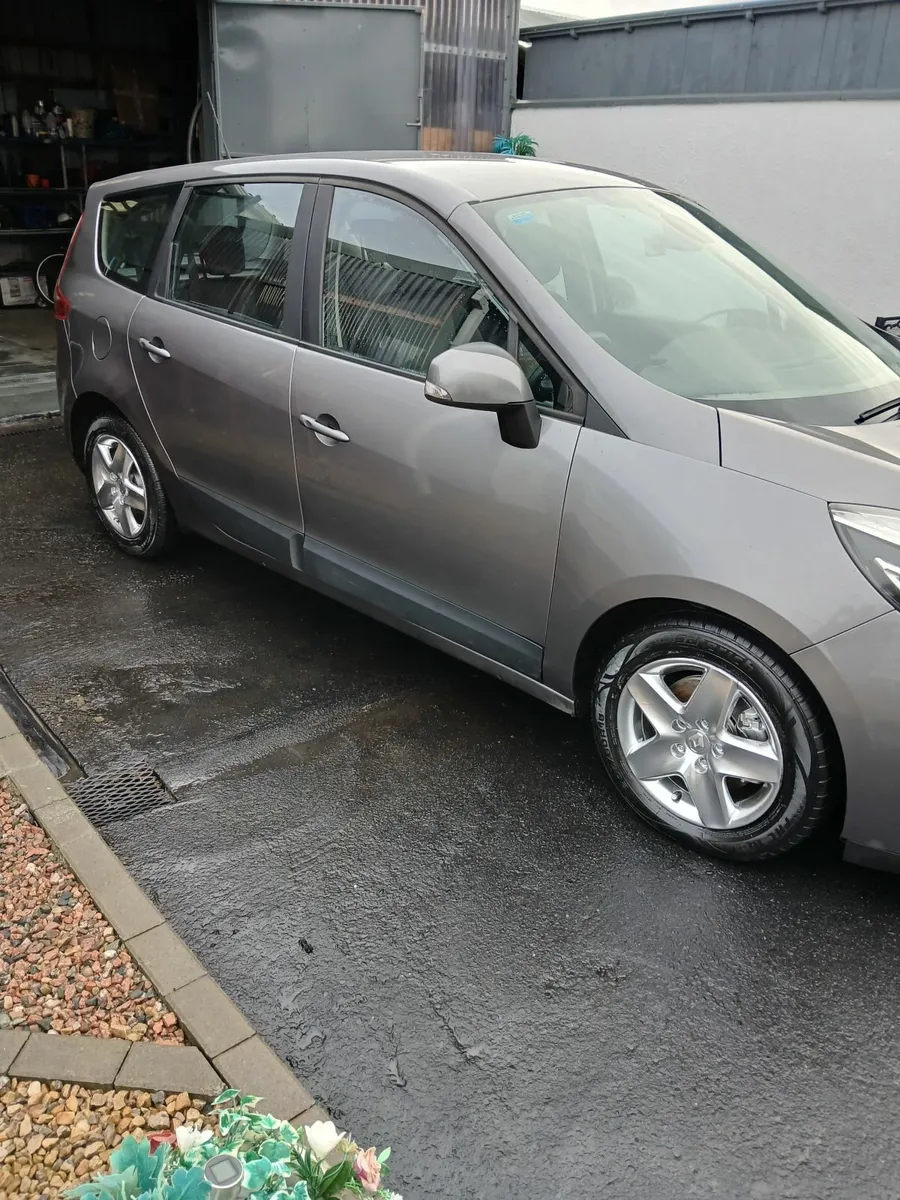 Renault Grand Scenic 2012 - Image 1