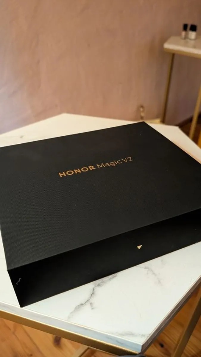 Honor Magic V2 512GB , 16GB RAM . Dual sim - Image 2