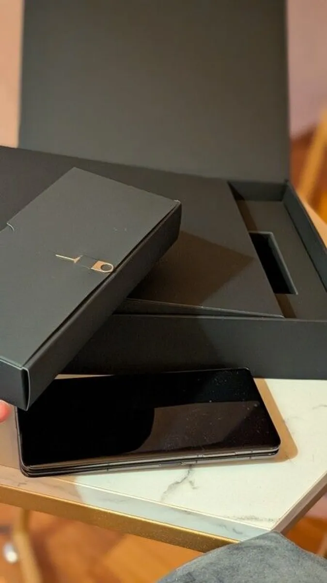 Honor Magic V2 512GB , 16GB RAM . Dual sim - Image 3