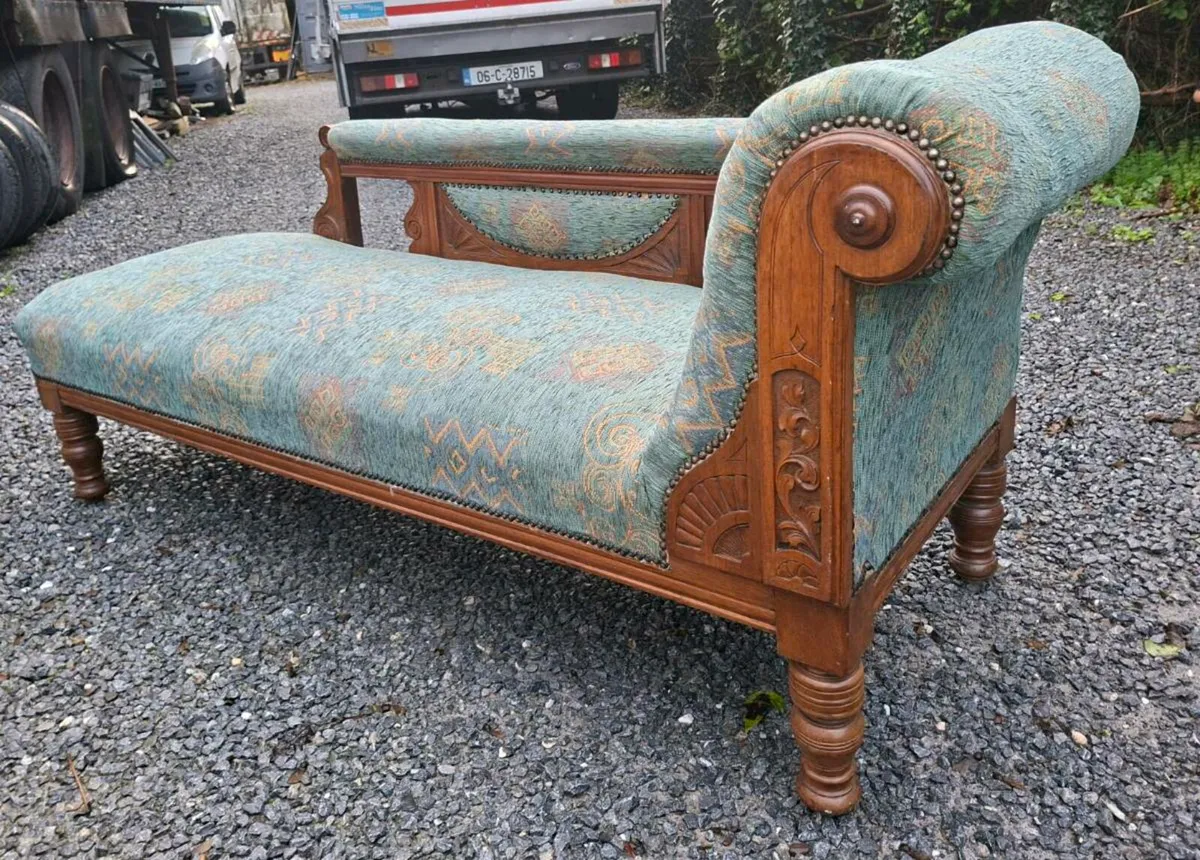 Antique Mahogany Chaise Lounge in nice condition - Image 1