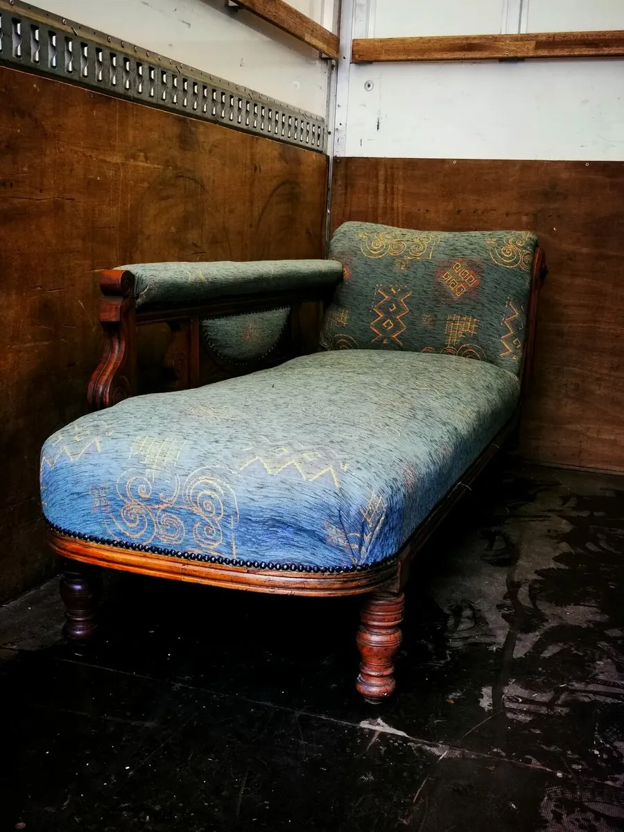 Antique Mahogany Chaise Lounge in nice condition - Image 2