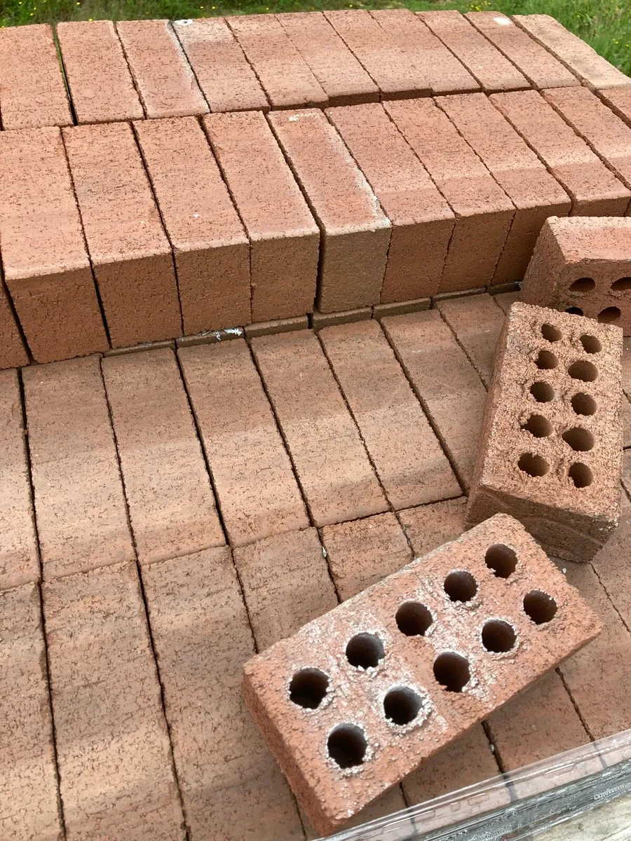 Red bricks - Image 1