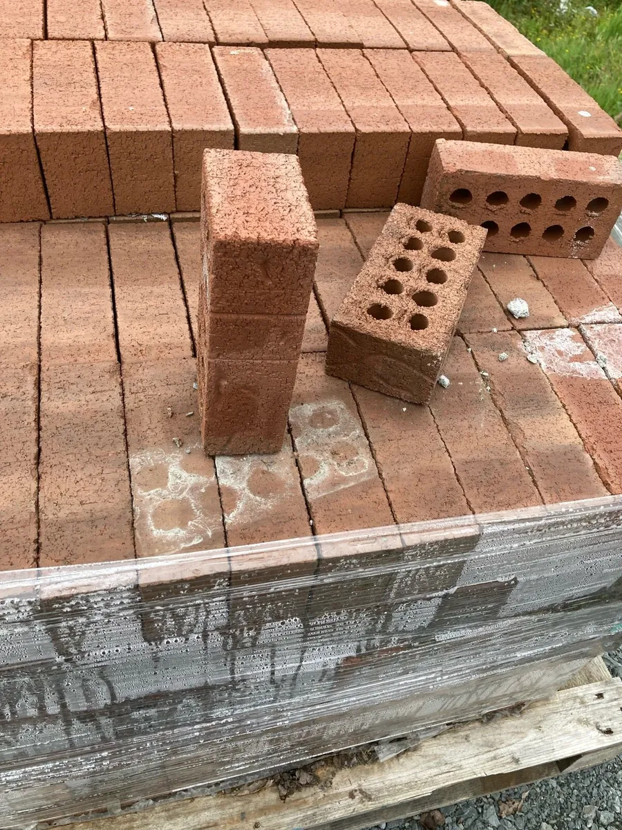 Red bricks - Image 2