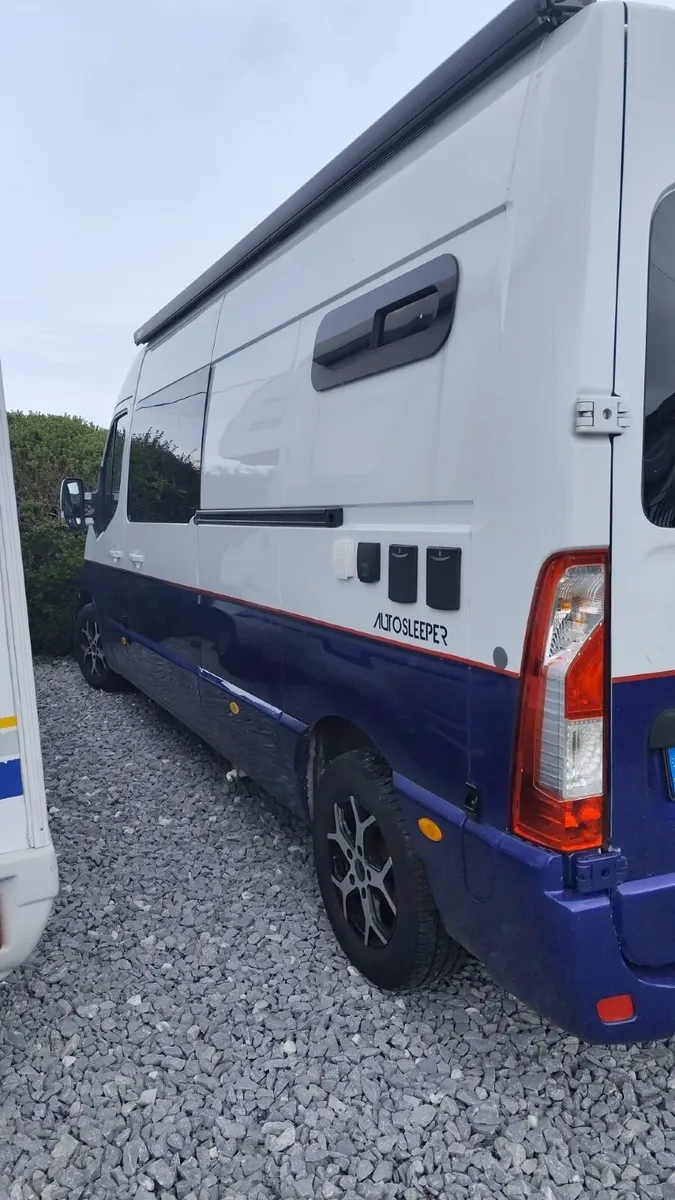 Renault Master camper - Image 2