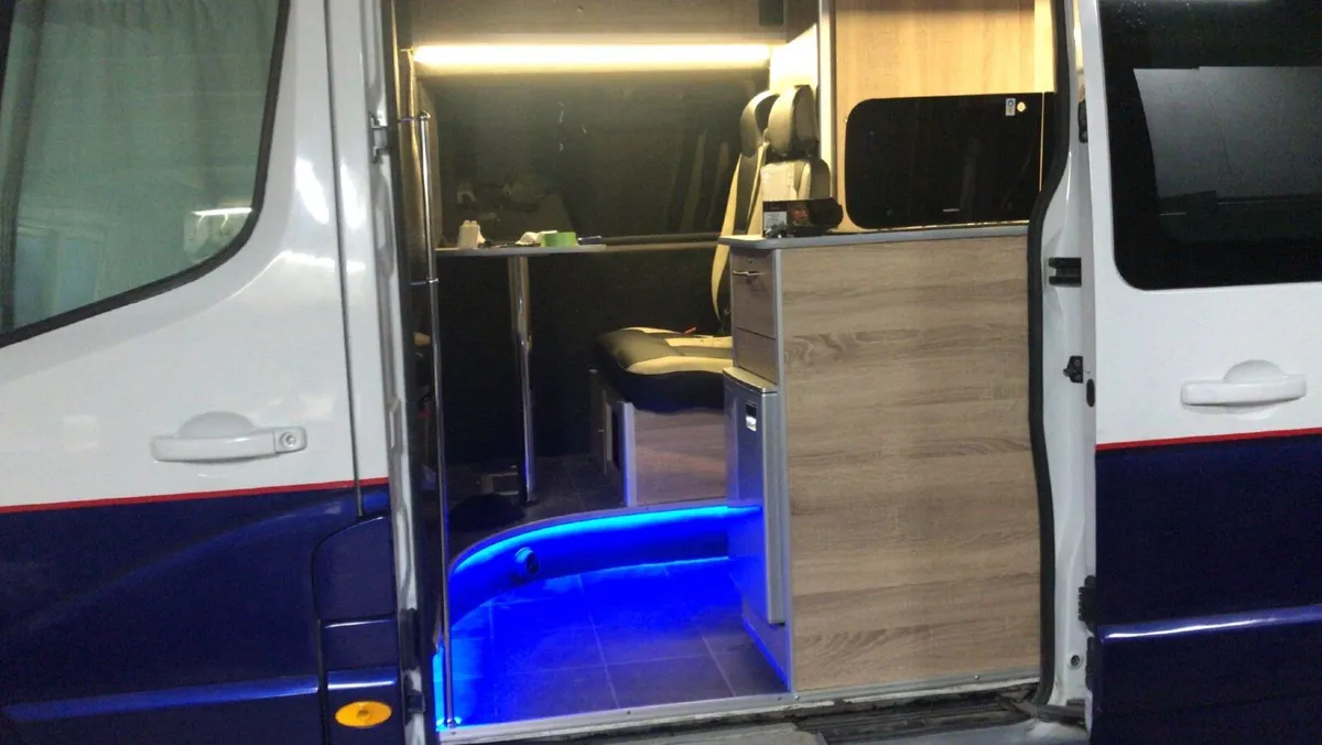 Renault Master camper - Image 3