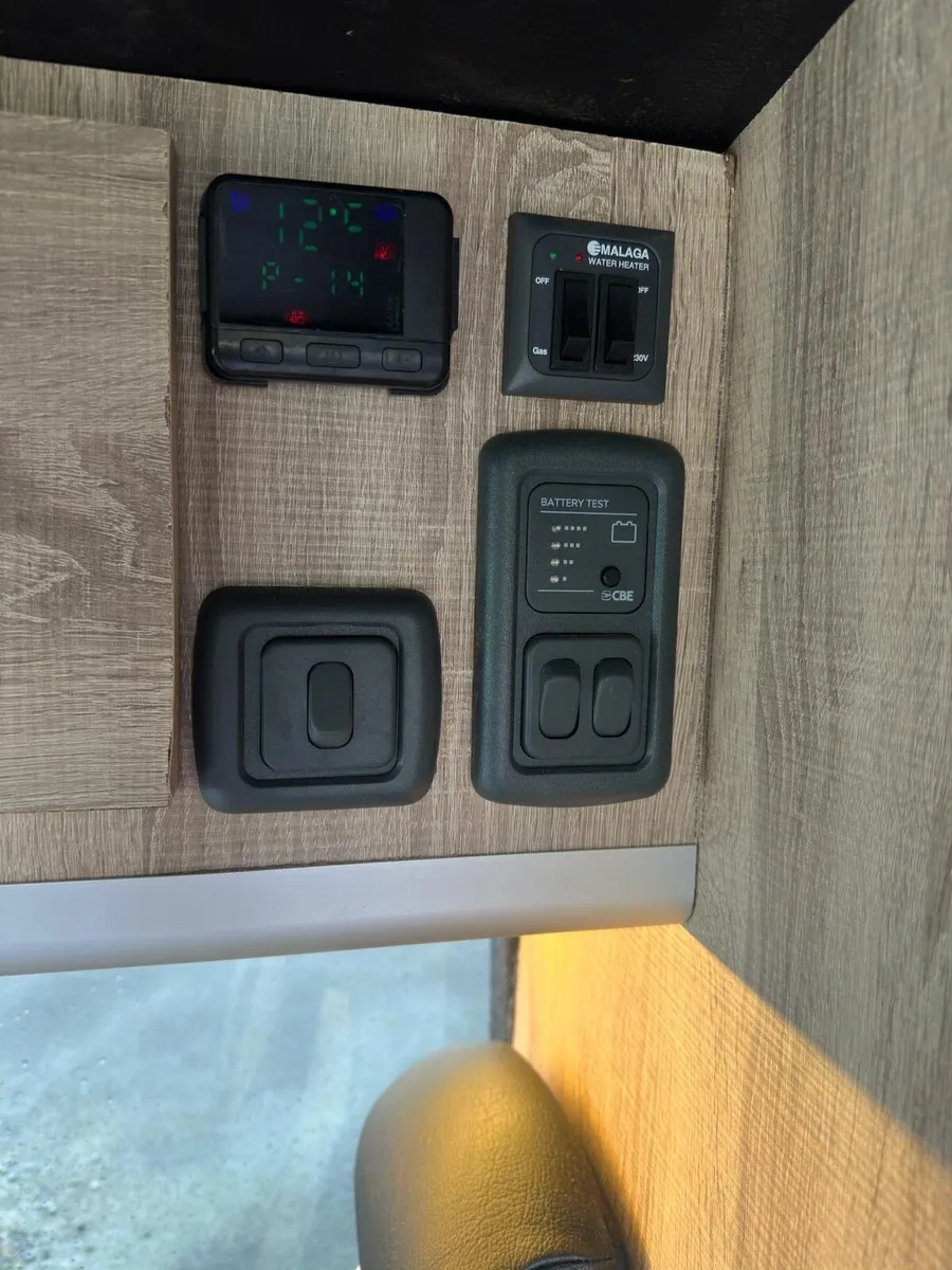 Renault Master camper - Image 4