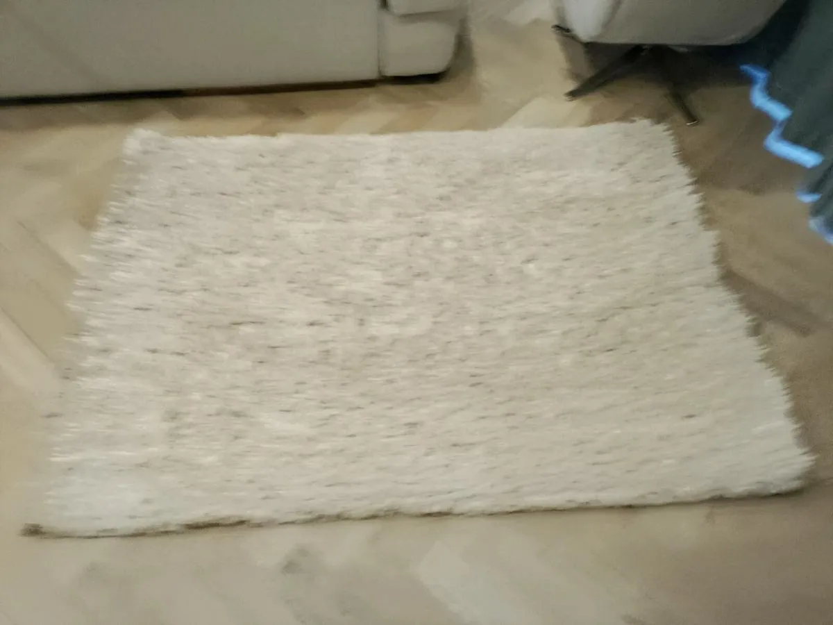 Asiatic hand woven spiral rug.  Size:120cm x 170cm - Image 2