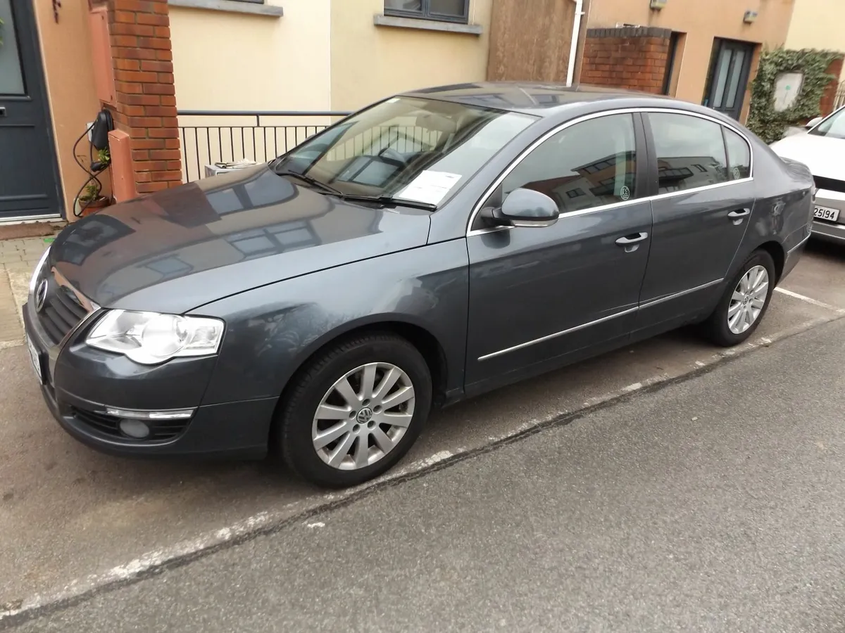 Volkswagen Passat 2009 - Image 1