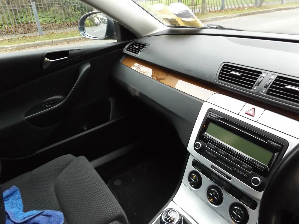 Volkswagen Passat 2009 - Image 3