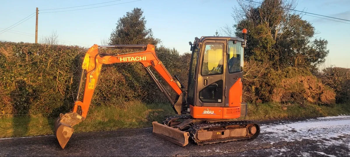 Hitachi mini 2.6 year 2020 - Image 4