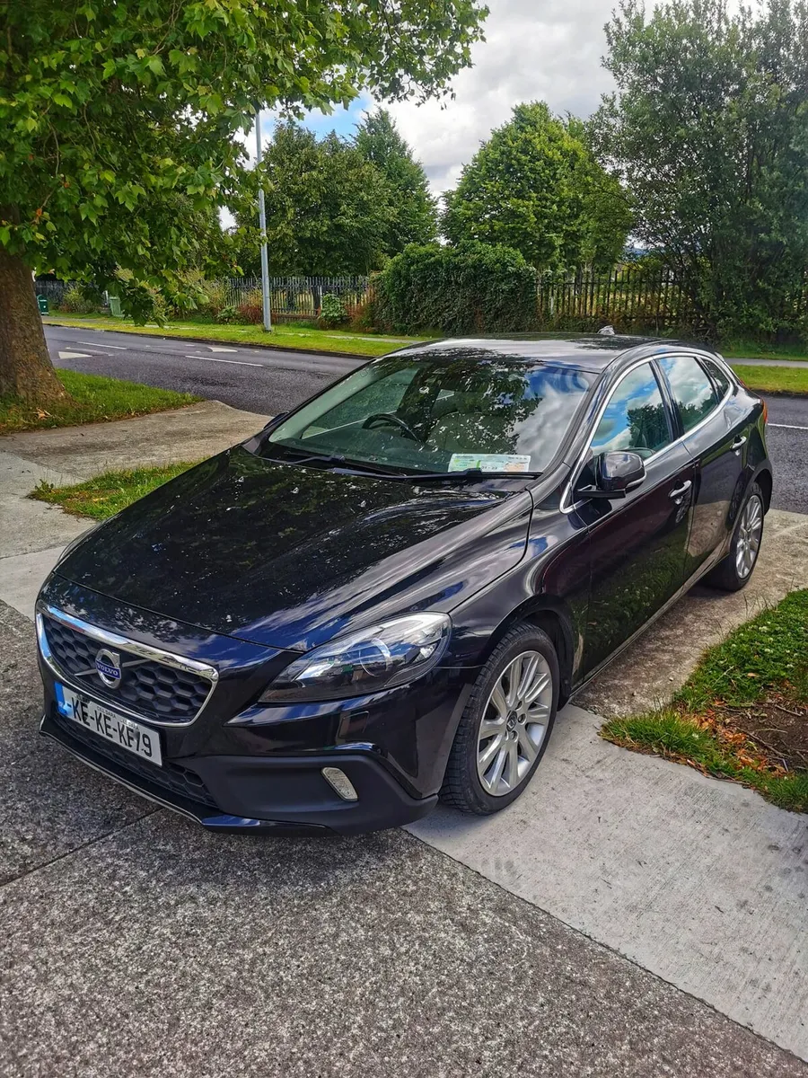 Volvo V40 - Great condition - Image 1