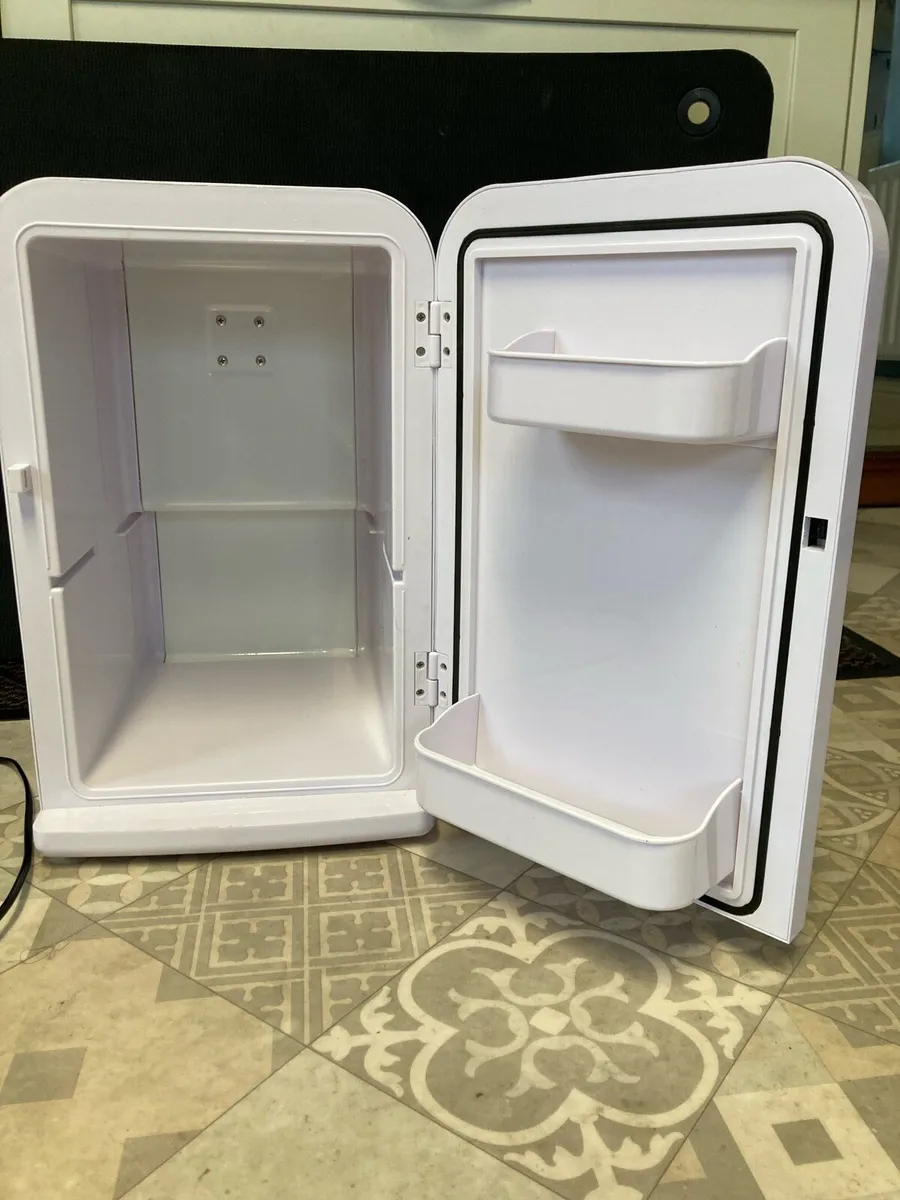 Mini fridge - Image 2