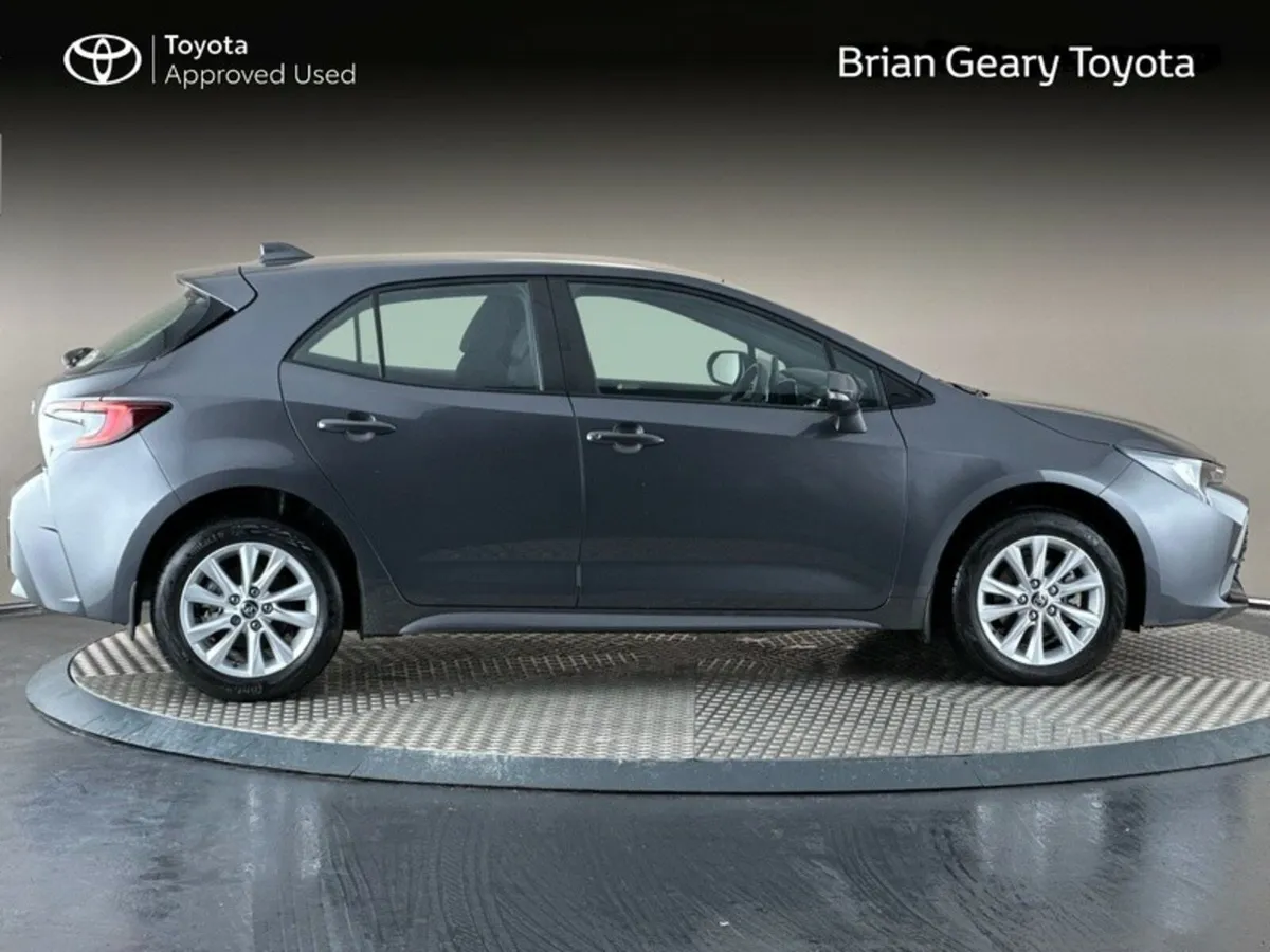 Toyota Corolla HYBRID LUNA Hatchback - Image 3