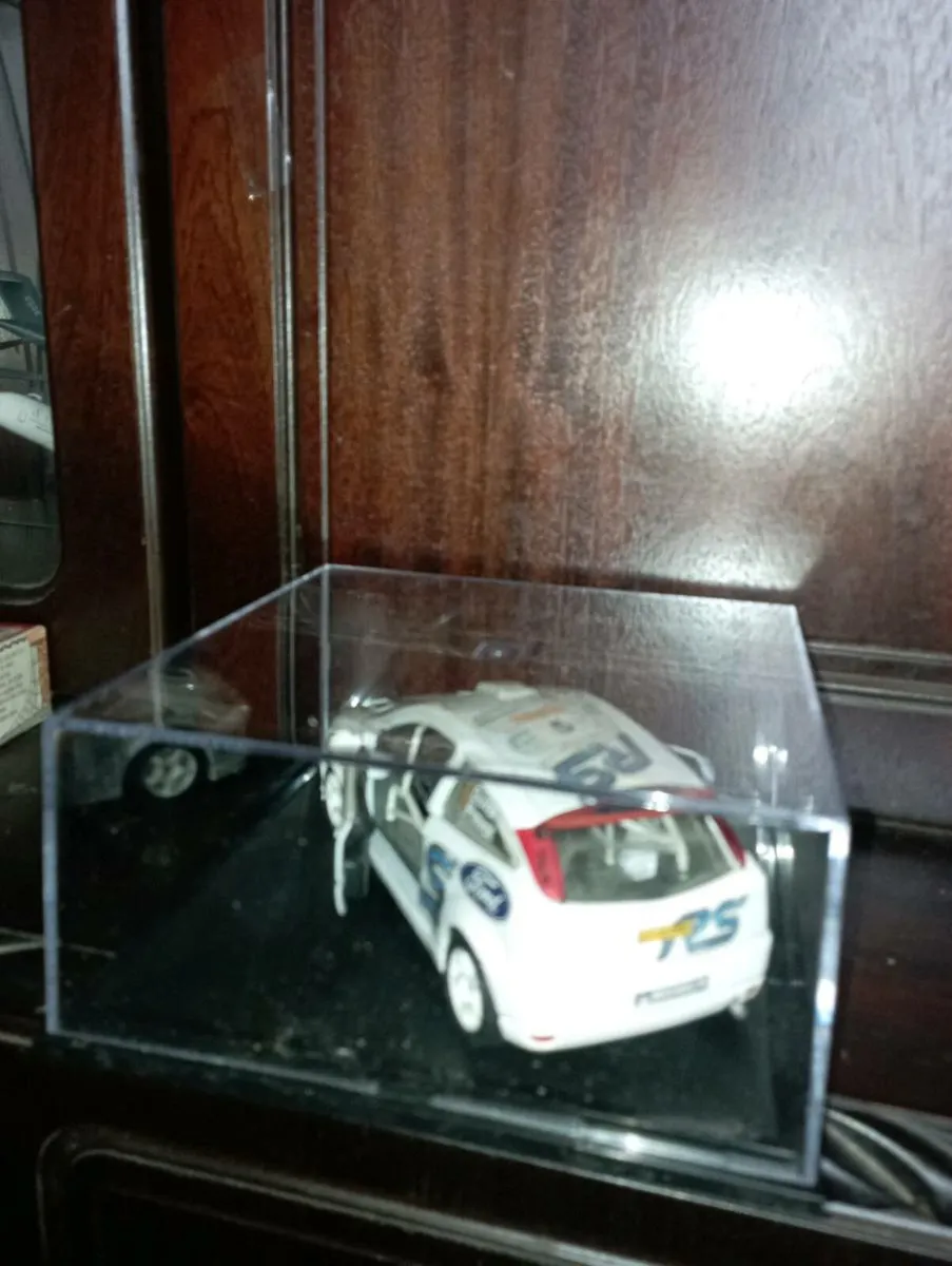 BbURAGO FORD FORDS WRC RALLY CAR  1-24 SCALE - Image 2