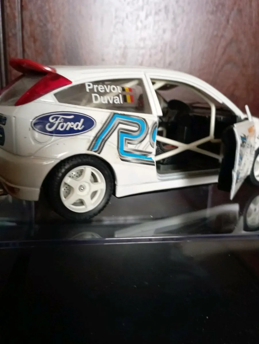 BbURAGO FORD FORDS WRC RALLY CAR  1-24 SCALE - Image 4