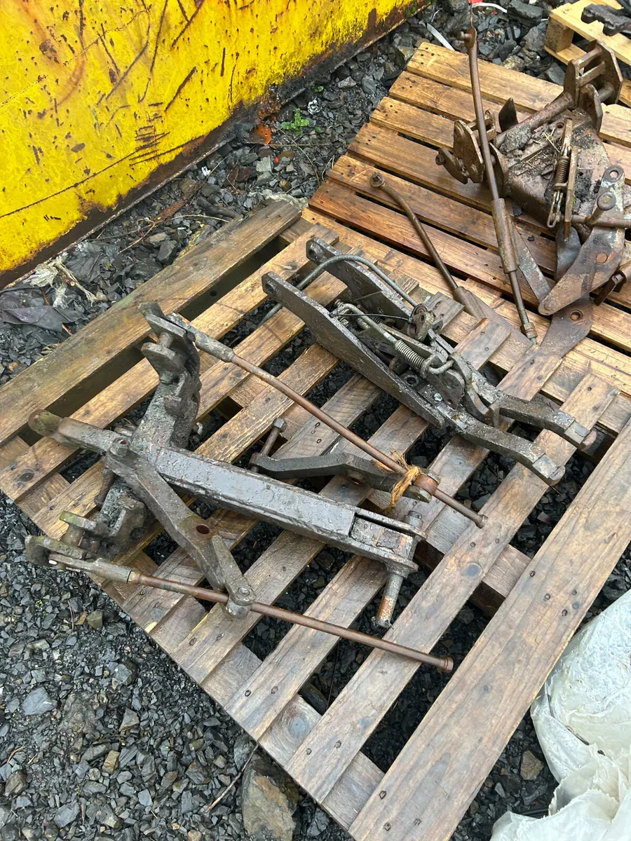 Selection of Massey Ferguson Pick up Hitch - Image 3