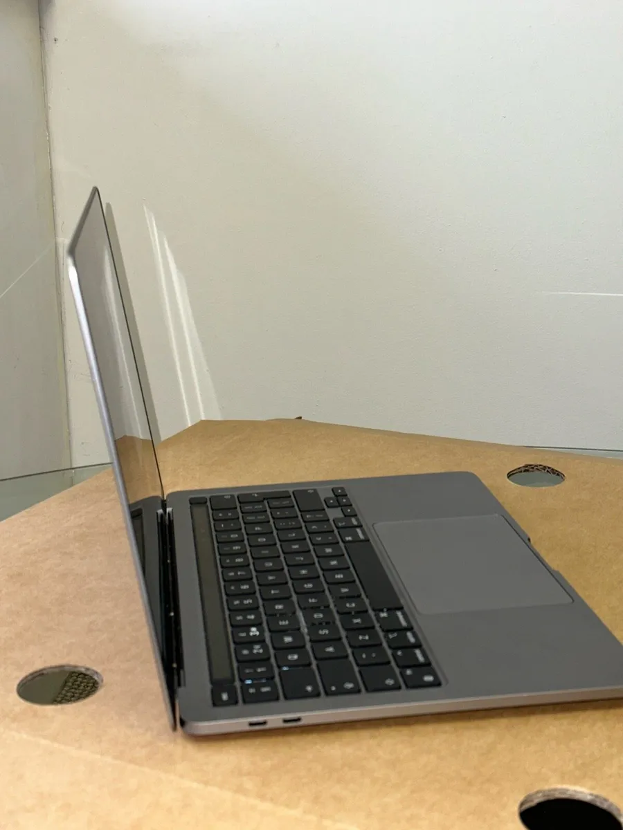 MacBook Pro M2 13” - Image 2