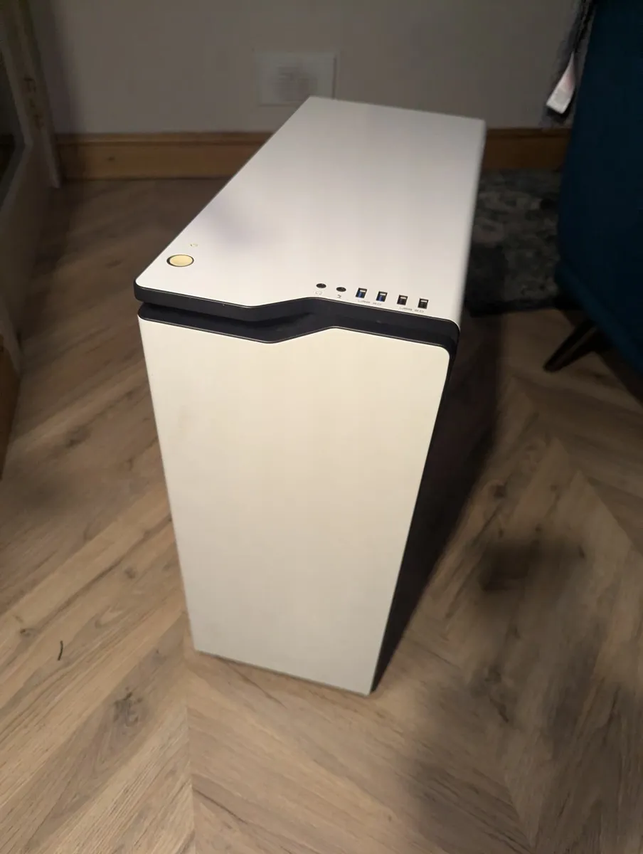 NZXT H440 Mid-Tower Case - White/Black - Image 1