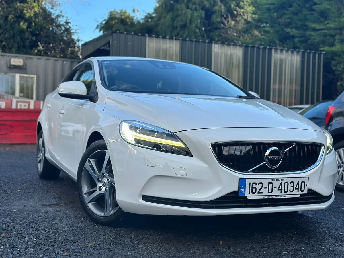 VOLVO V40 2016 1.5 PETROL AUTOMATIC - Image 1
