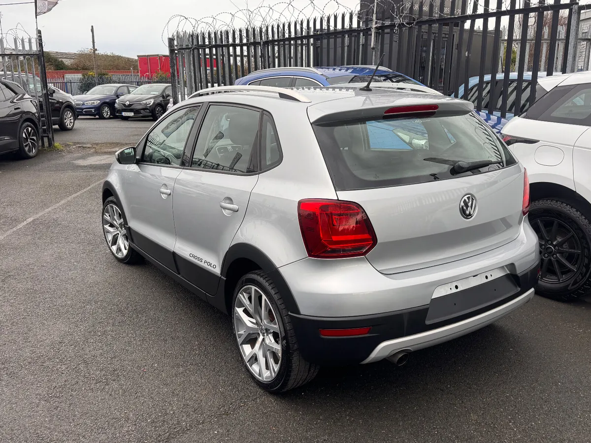 15 VW POLO CROSS 1.2 AUTOMATIC - Image 4