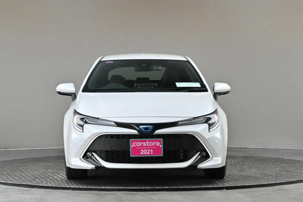 Toyota Corolla 1.8 HYBRID SPORT **HALF LEATHER**9" - Image 2