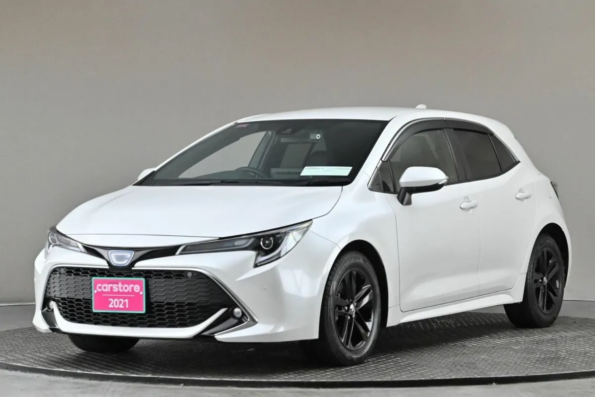 Toyota Corolla 1.8 HYBRID SPORT **HALF LEATHER**9" - Image 3