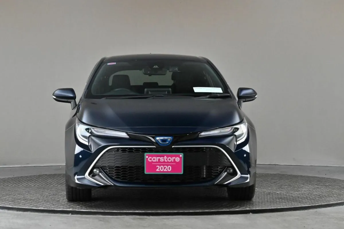 Toyota Corolla 1.8 HYBRID SPORT **REVERSE CAM**9" - Image 2