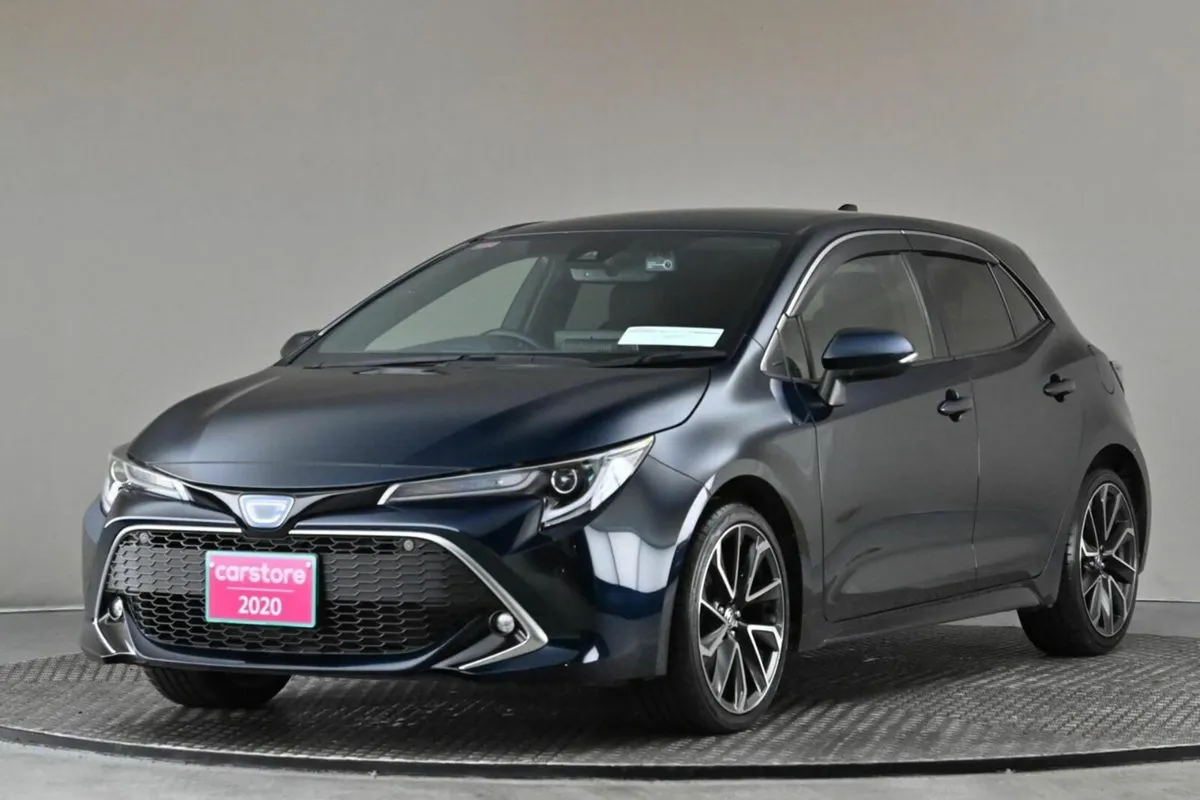 Toyota Corolla 1.8 HYBRID SPORT **REVERSE CAM**9" - Image 3