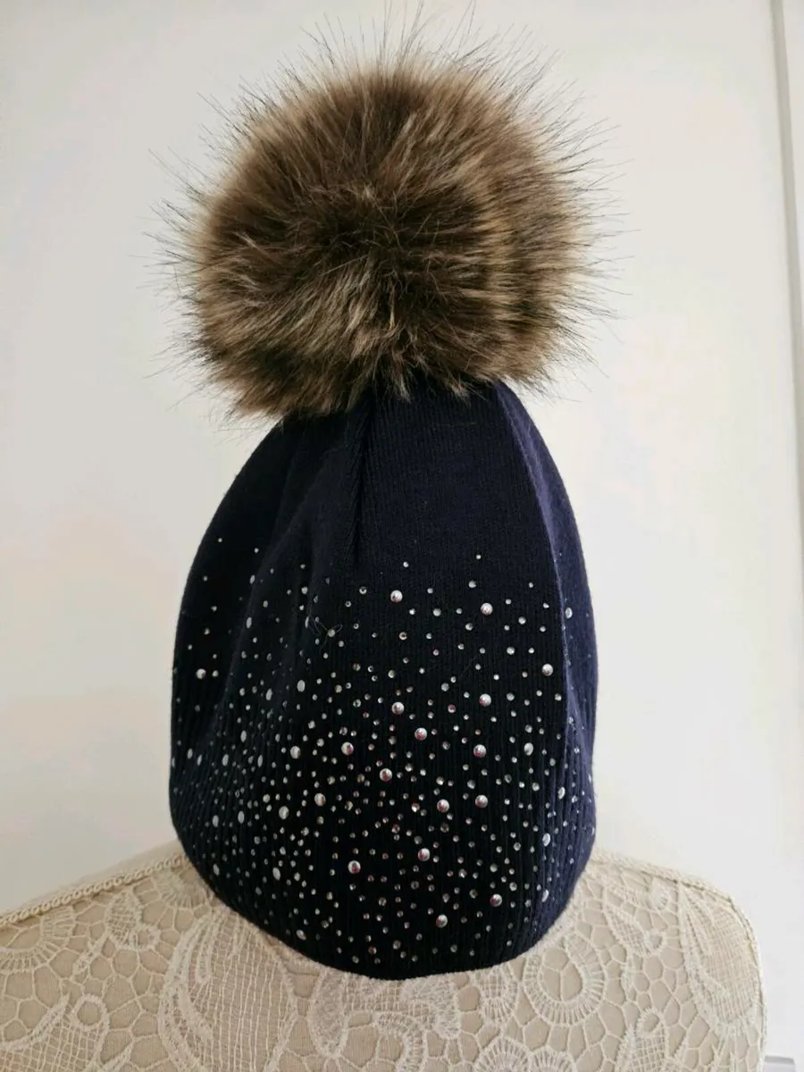 Beanie hat with pom pom and rhinestone - Image 1