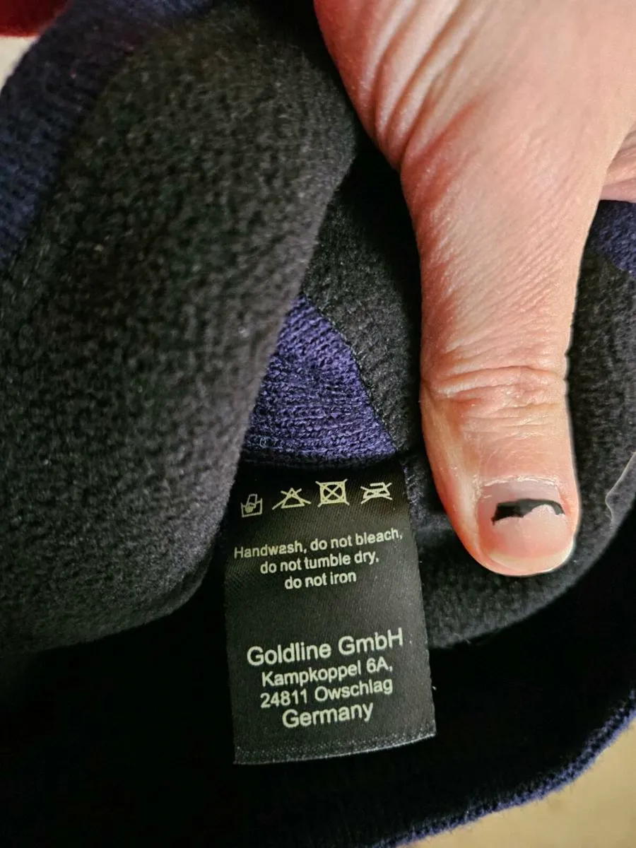 Beanie hat with pom pom and rhinestone - Image 3