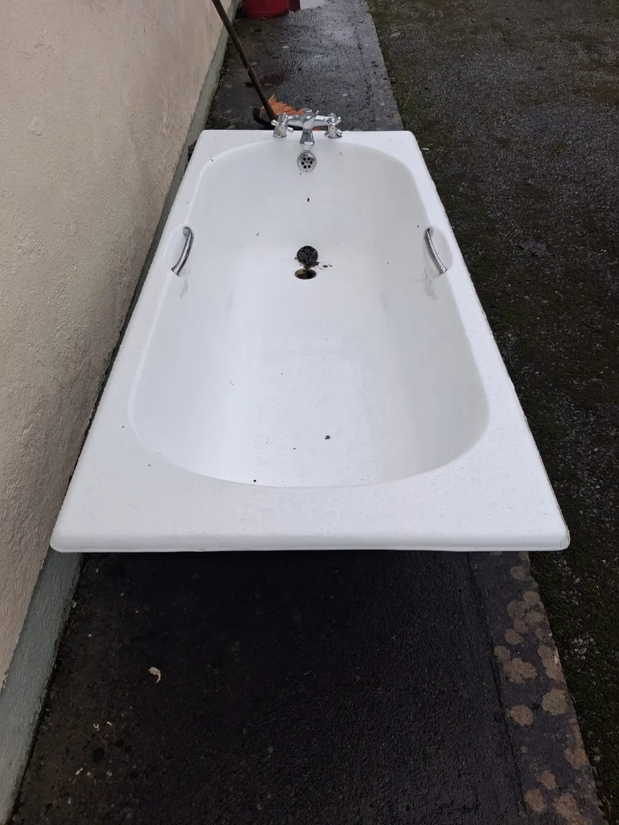 Cast iron Bath and sink with storage - Image 1