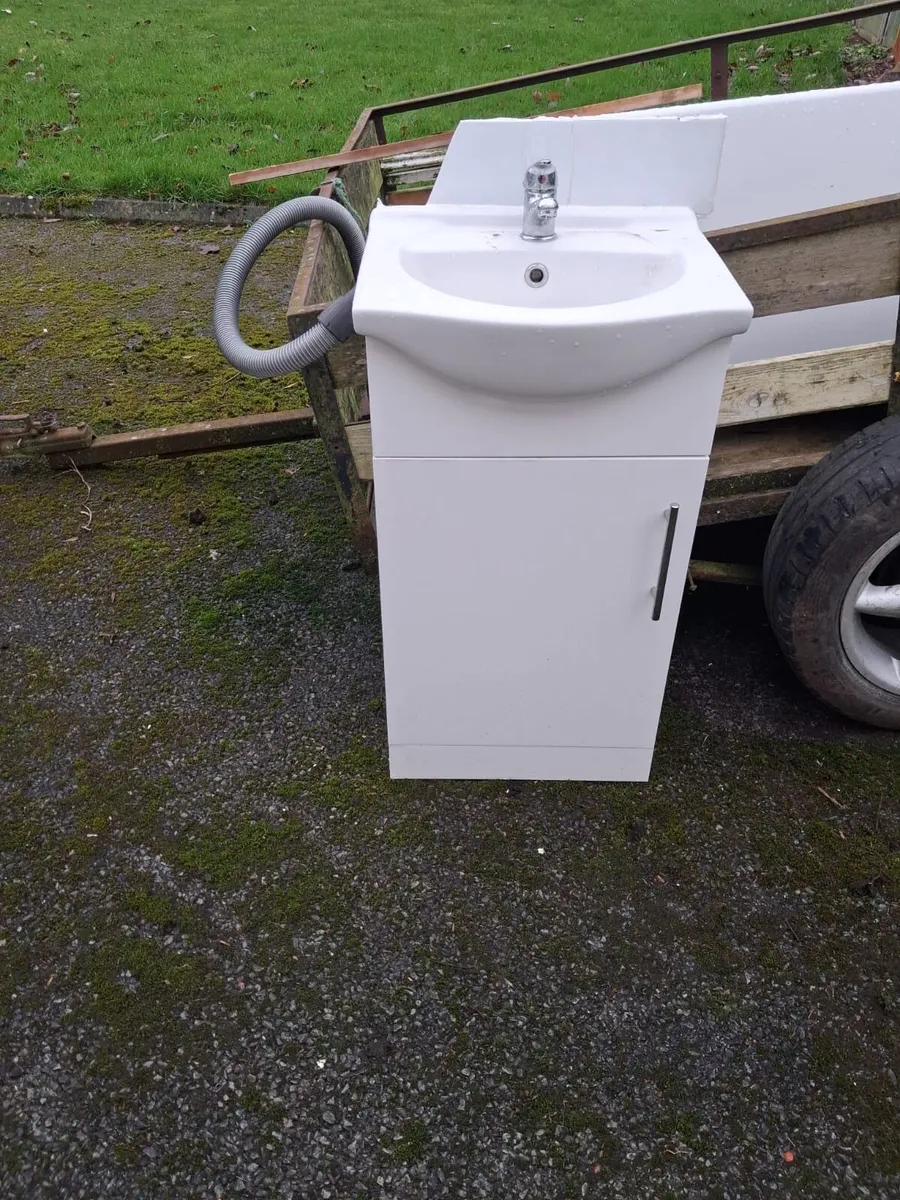 Cast iron Bath and sink with storage - Image 3