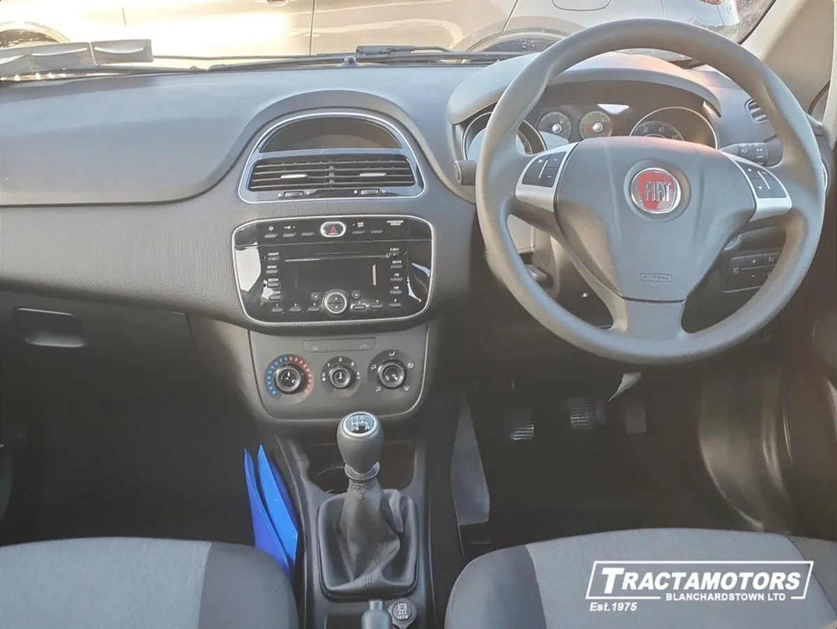 Fiat Punto Grande Punto 5 DOOR - Image 2