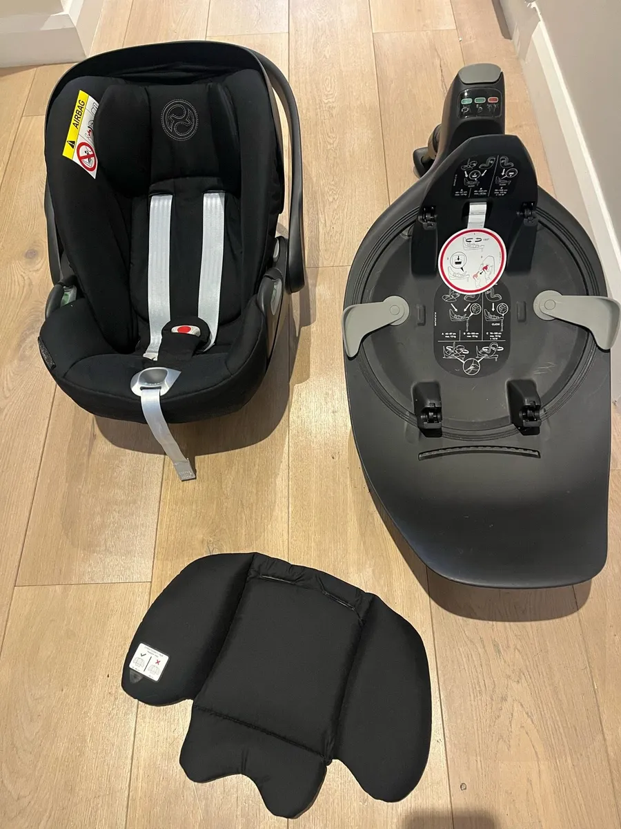 Cybex Cloud T I-size Rotating Car Seat and Base - Image 1