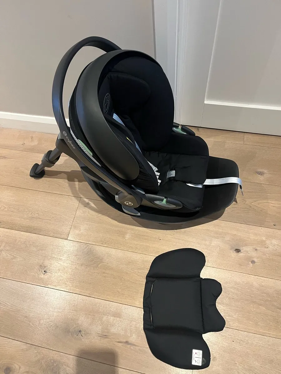 Cybex Cloud T I-size Rotating Car Seat and Base - Image 3