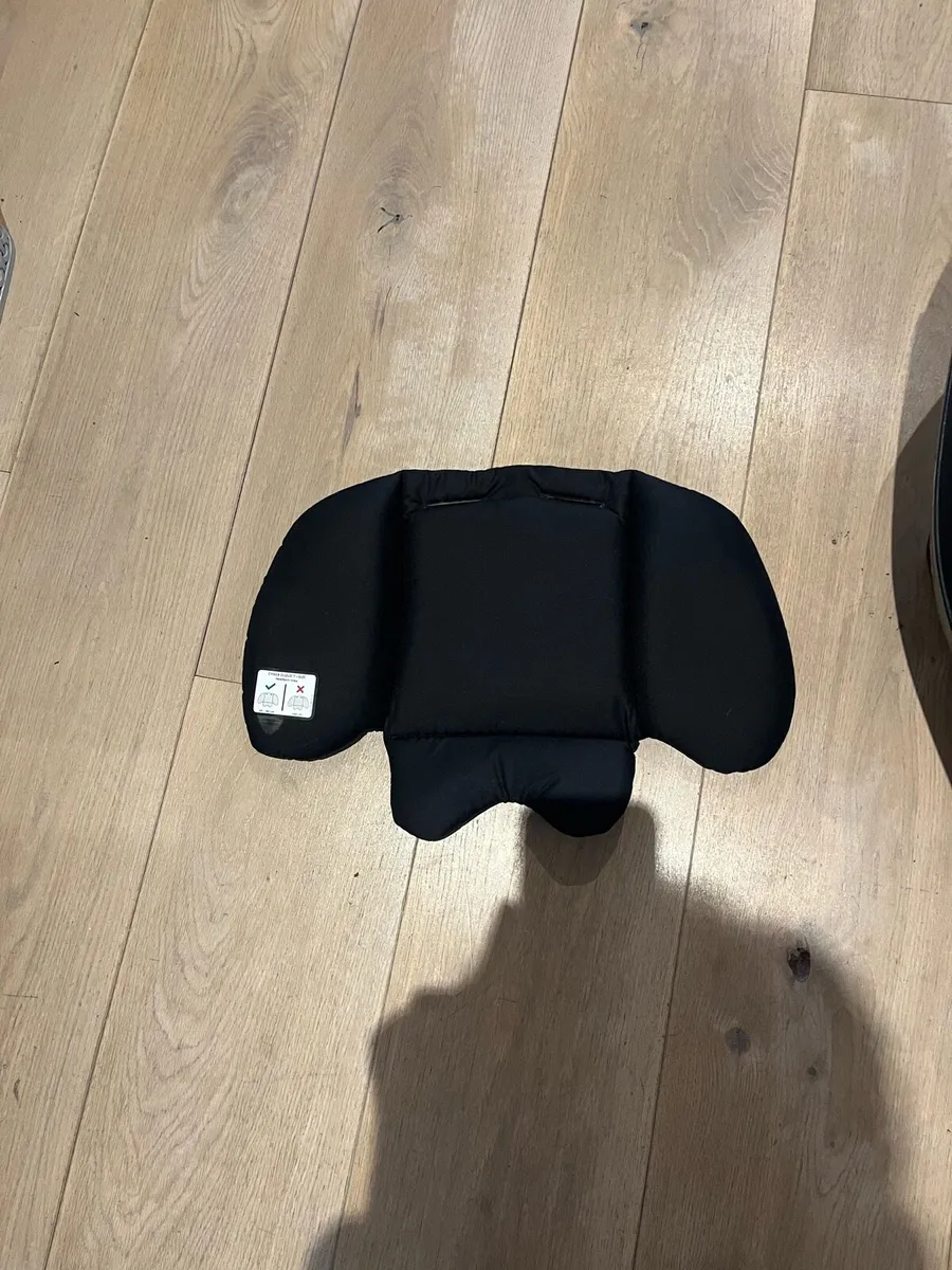 Cybex Cloud T I-size Rotating Car Seat and Base - Image 4