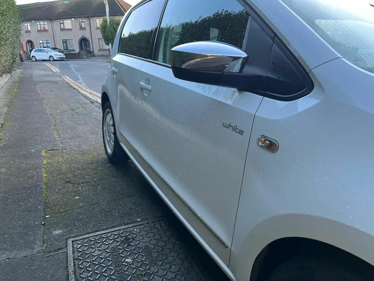 Volkswagen up! 2014 - Image 2