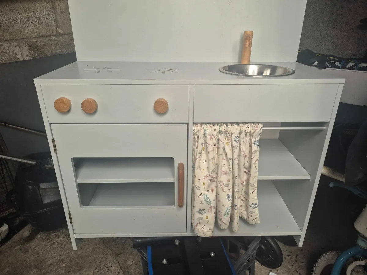 Toy kitchen - Image 2