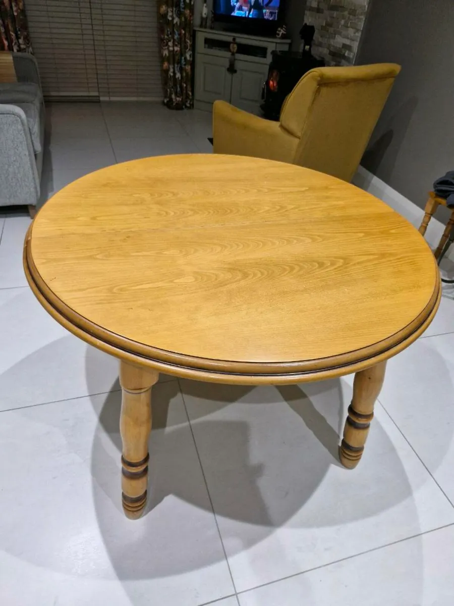 Kitchen table & 6 chairs - Image 3