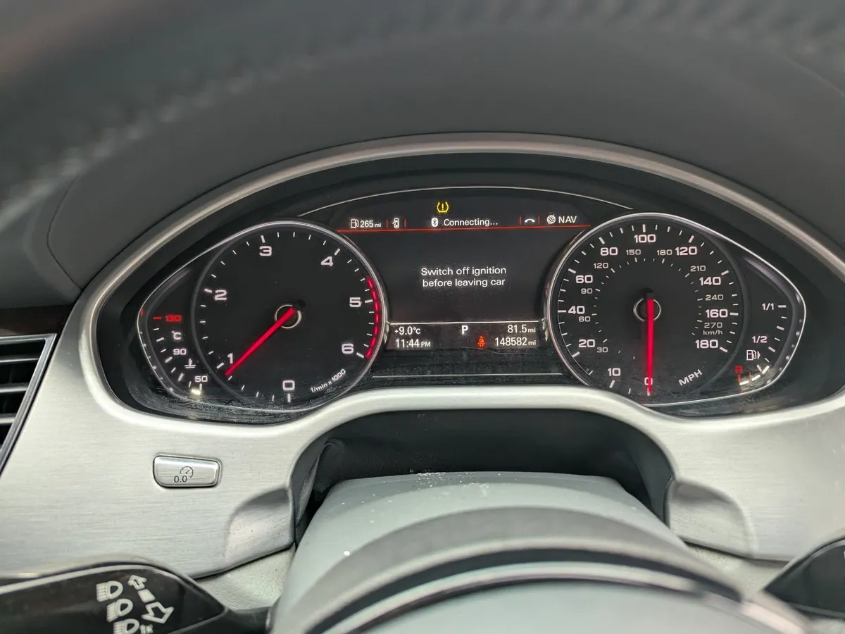 Audi A8 2013 - Image 3