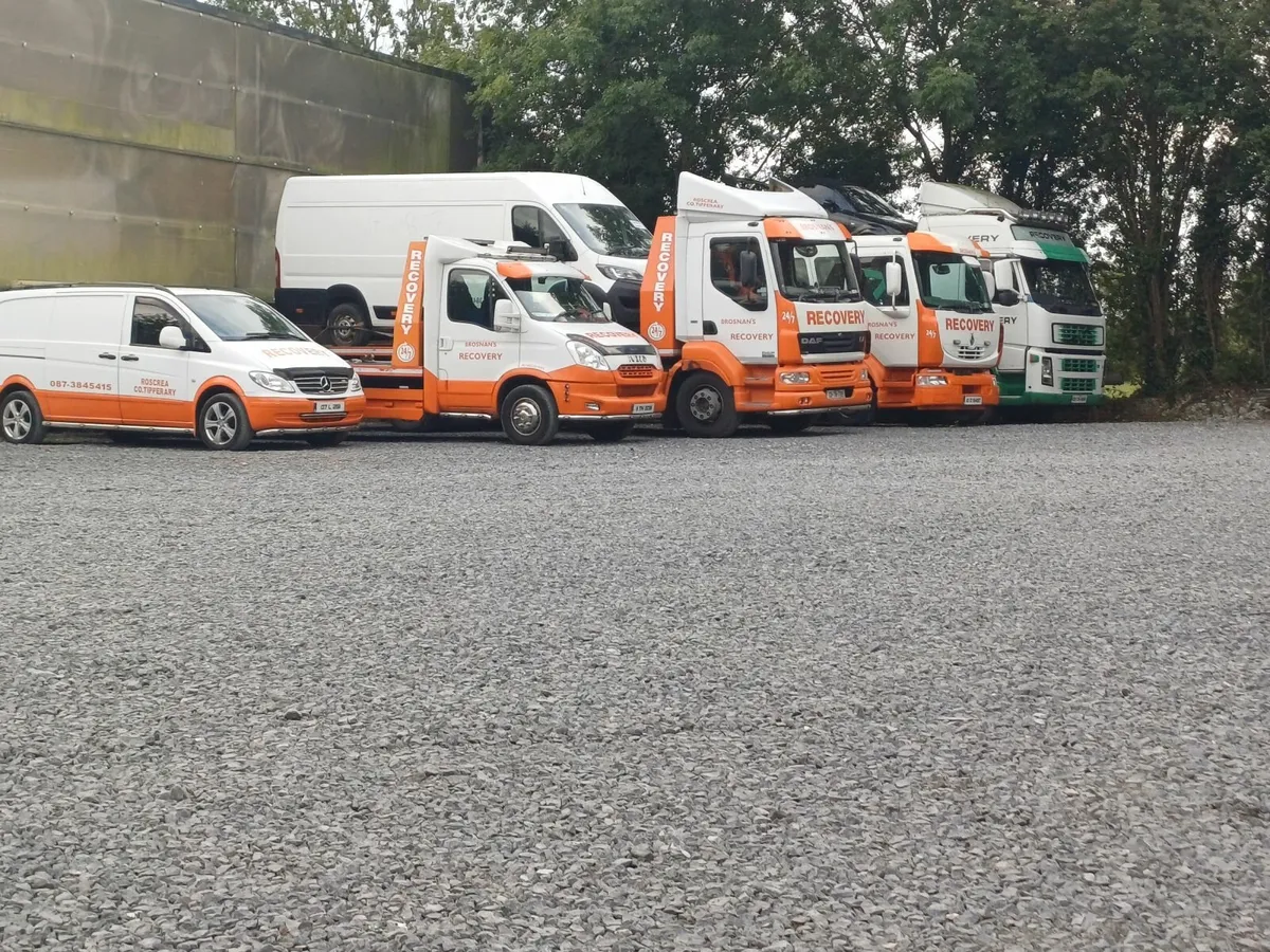 Recovery lorry - Image 1