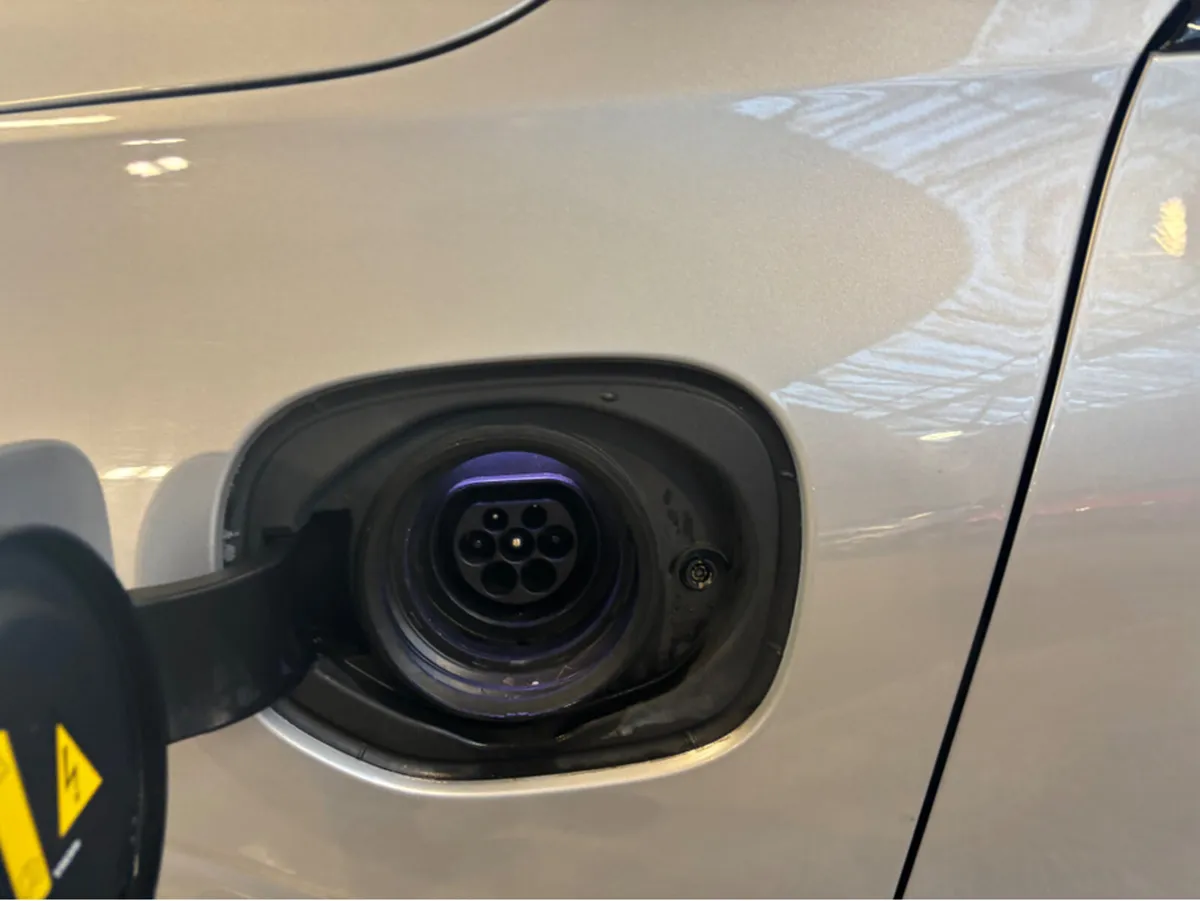 Volvo XC60 T6 PHEV PLUS DARK AWD 5DR AUTO - Image 3